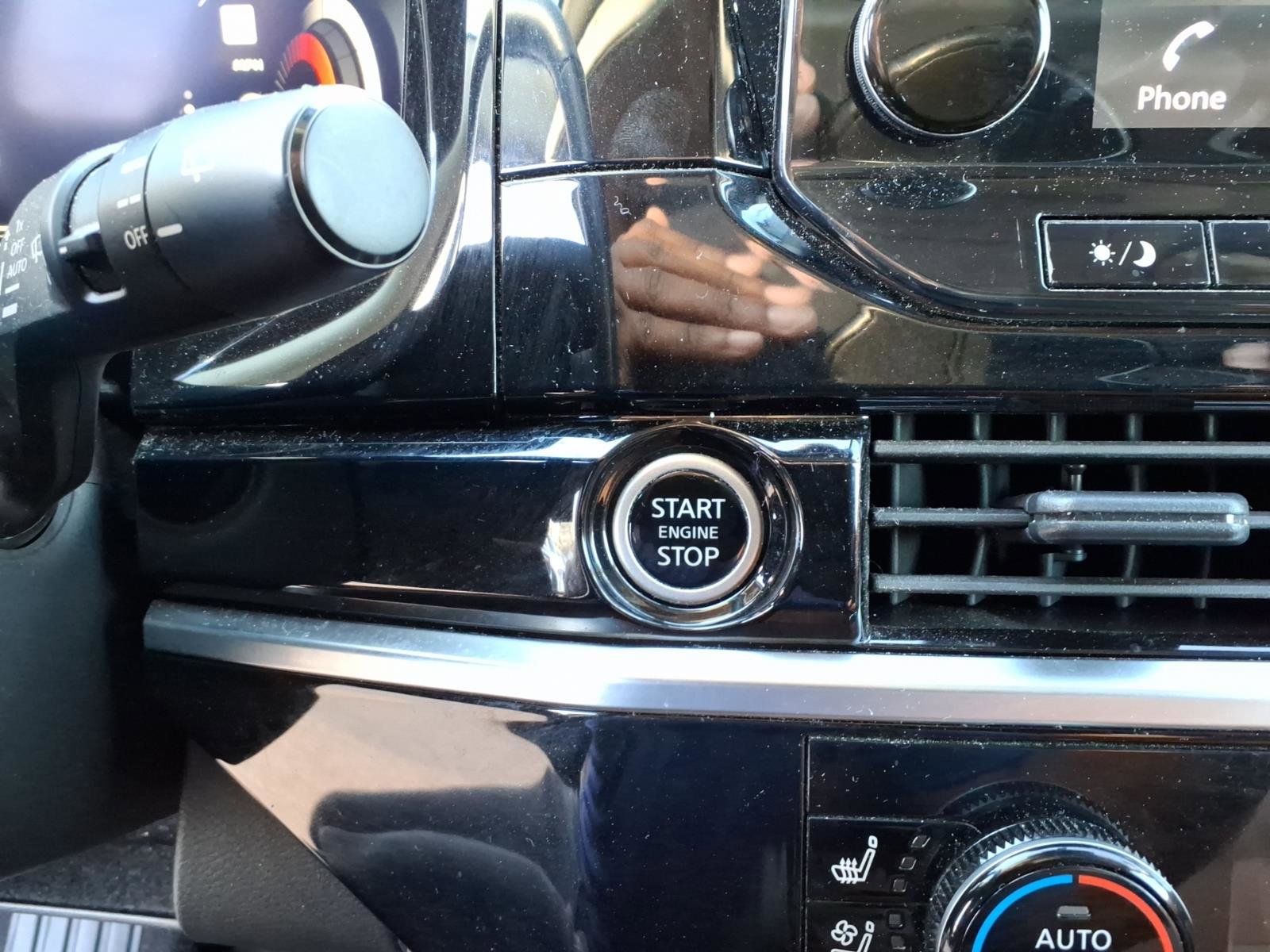 Used 2023 Nissan Pathfinder Platinum image 12