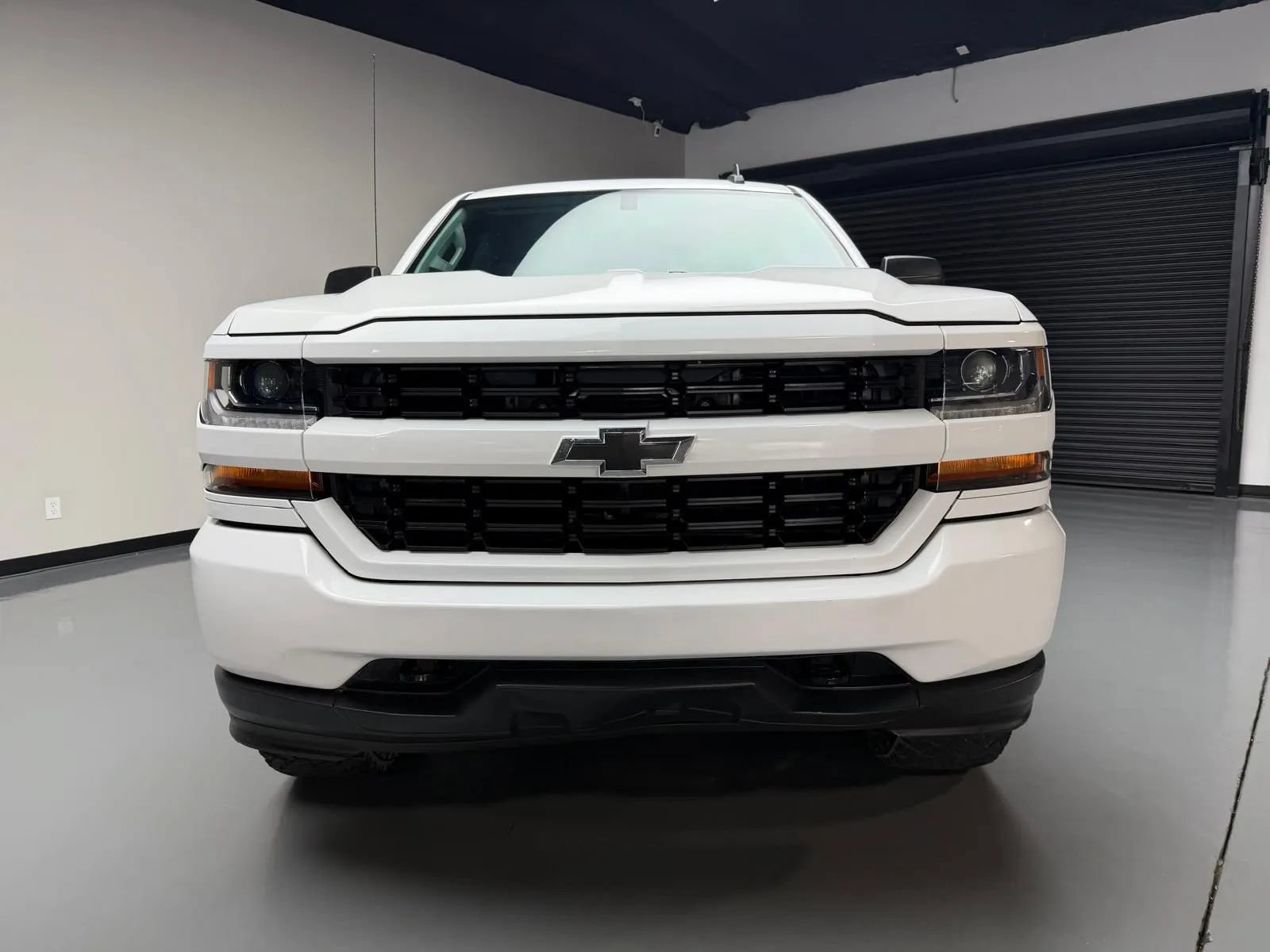 Used 2018 Chevrolet Silverado 1500 Custom w/ Custom Value Package RWD image 2