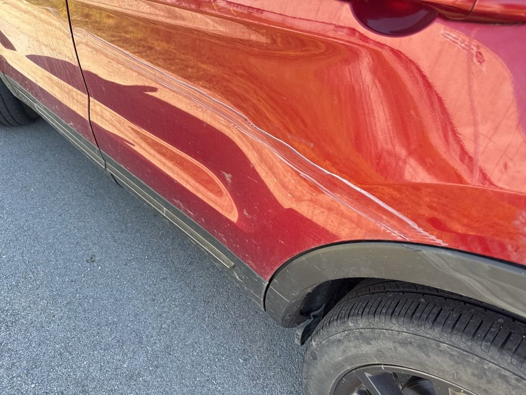 Used 2017 Ford Explorer XLT w/ Equipment Group 202A AWD/4WD image 13