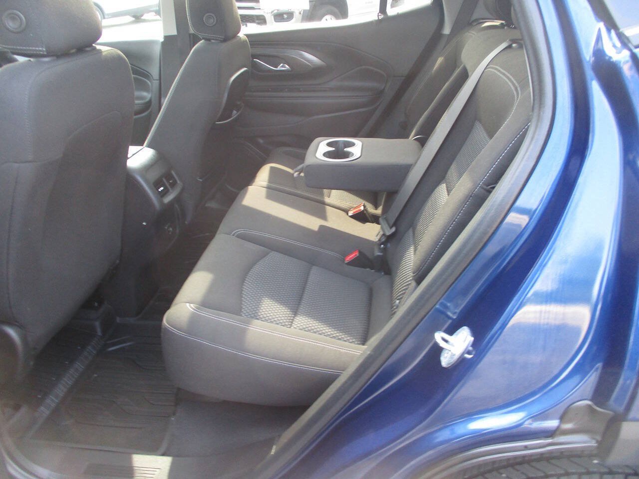 Used 2023 GMC Terrain SLE AWD/4WD image 16