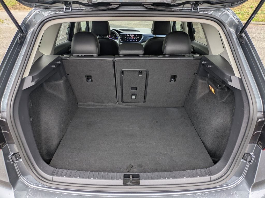 Used 2023 Volkswagen Taos SE w/ Panoramic Sunroof Package AWD/4WD image 13
