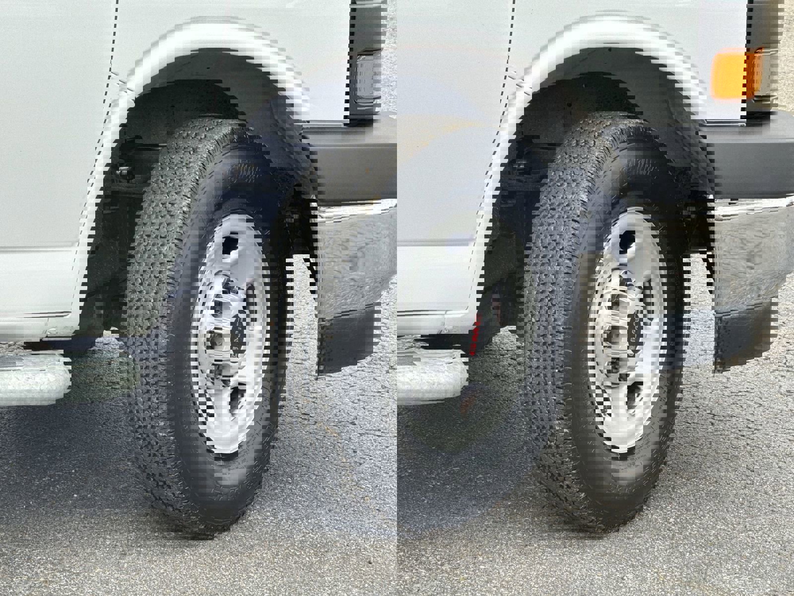 Used 2024 GMC Savana 2500 w/ Driver Convenience Package image 12