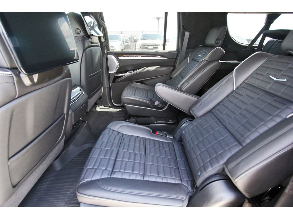 New 2026 Cadillac Escalade ESV Platinum Sport w/ LPO, ONYX Package AWD/4WD image 7