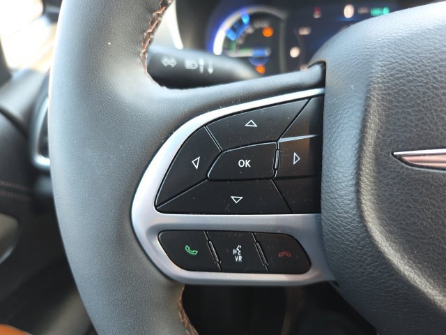 Used 2025 Chrysler Pacifica Pinnacle FWD image 17