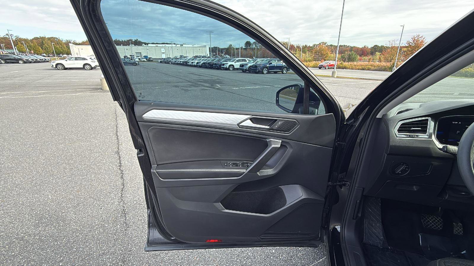 Used 2022 Volkswagen Tiguan S image 23