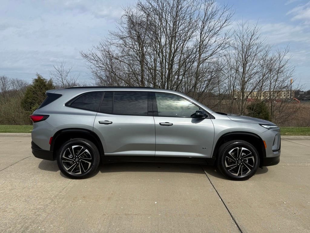 Used 2025 Buick Enclave Sport Touring image 2