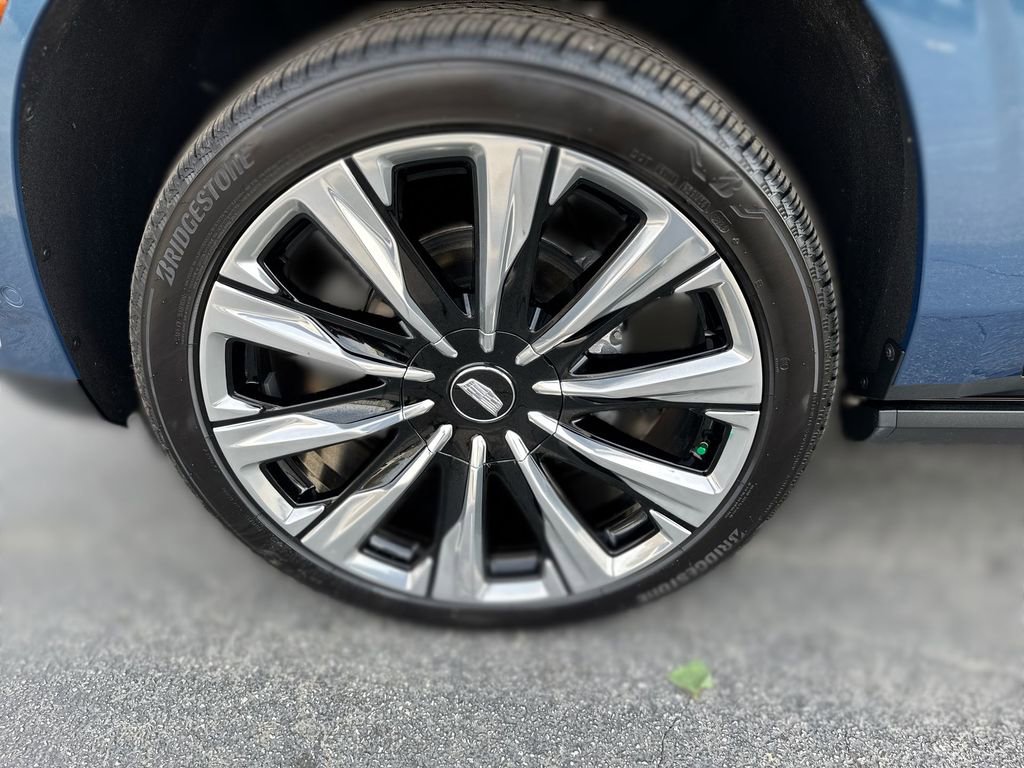 Used 2025 Cadillac Escalade Premium Luxury Platinum image 12