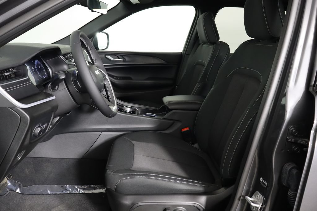Used 2025 Jeep Grand Cherokee 4WD image 14