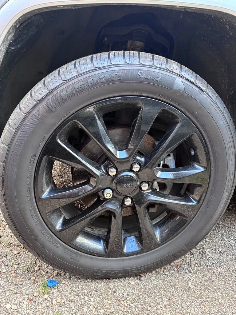 Used 2018 Jeep Grand Cherokee Altitude AWD/4WD image 9