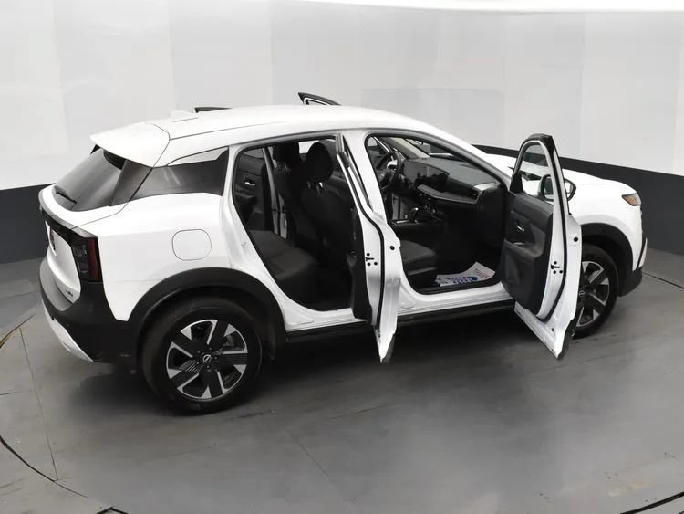 Used 2025 Nissan Kicks SV AWD/4WD image 6