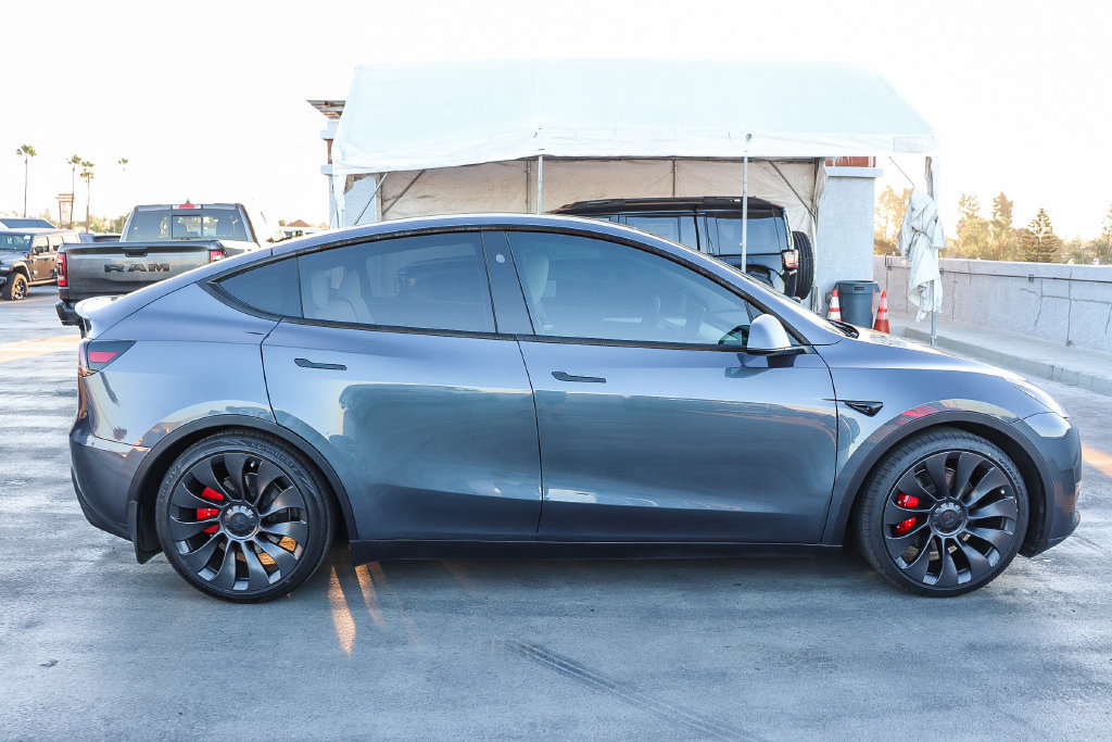 Used 2023 Tesla Model Y Performance AWD/4WD image 13