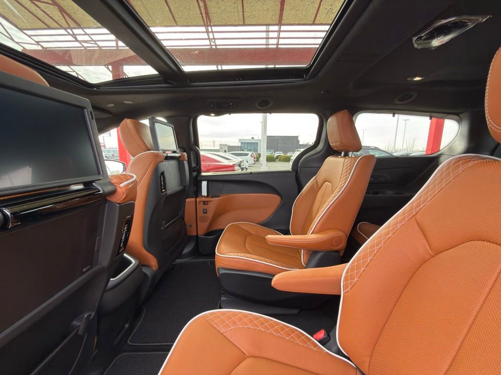 New 2026 Chrysler Pacifica Pinnacle image 31