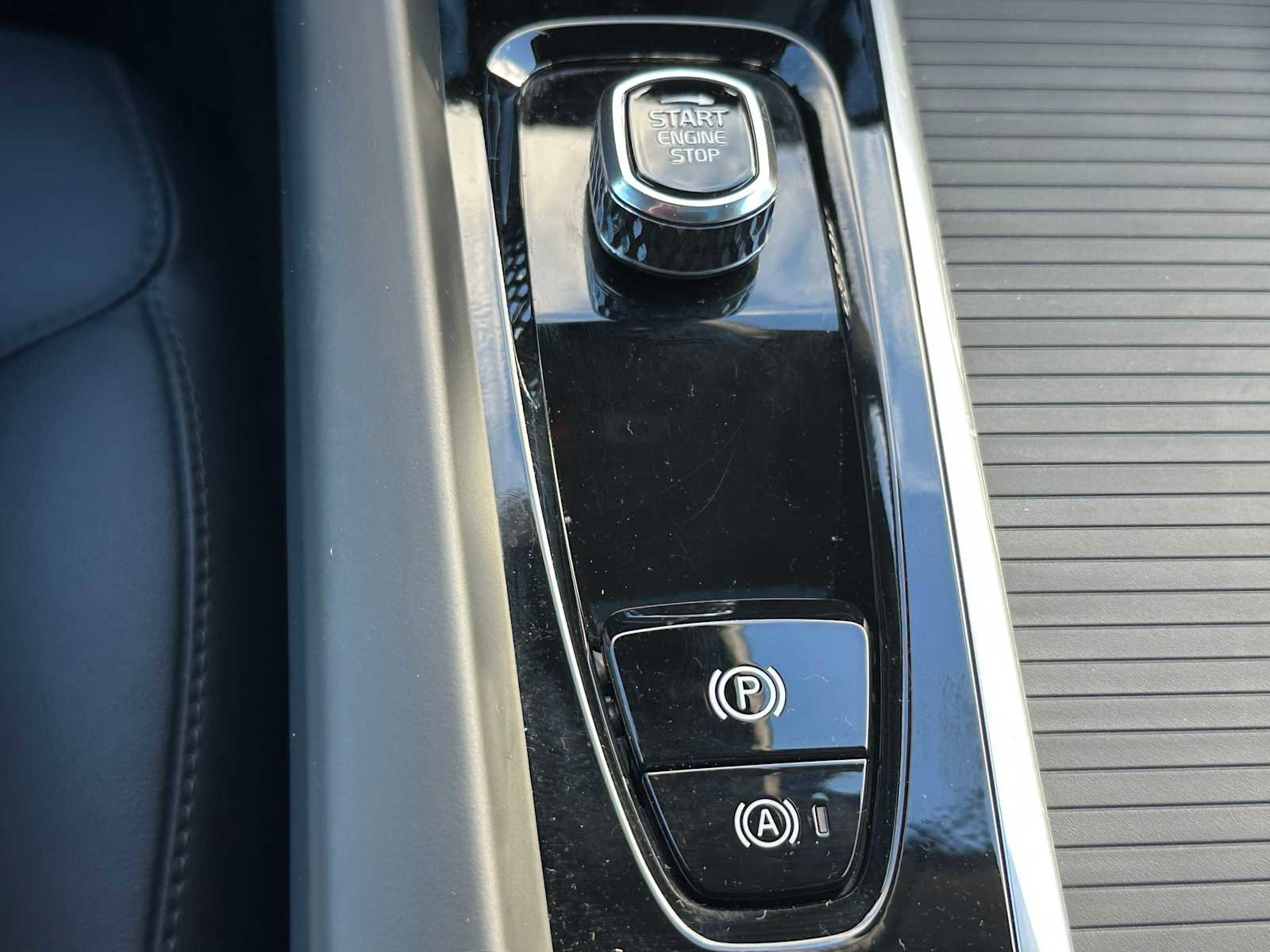 Used 2025 Volvo XC60 B5 Plus w/ Protection Package Premier image 31