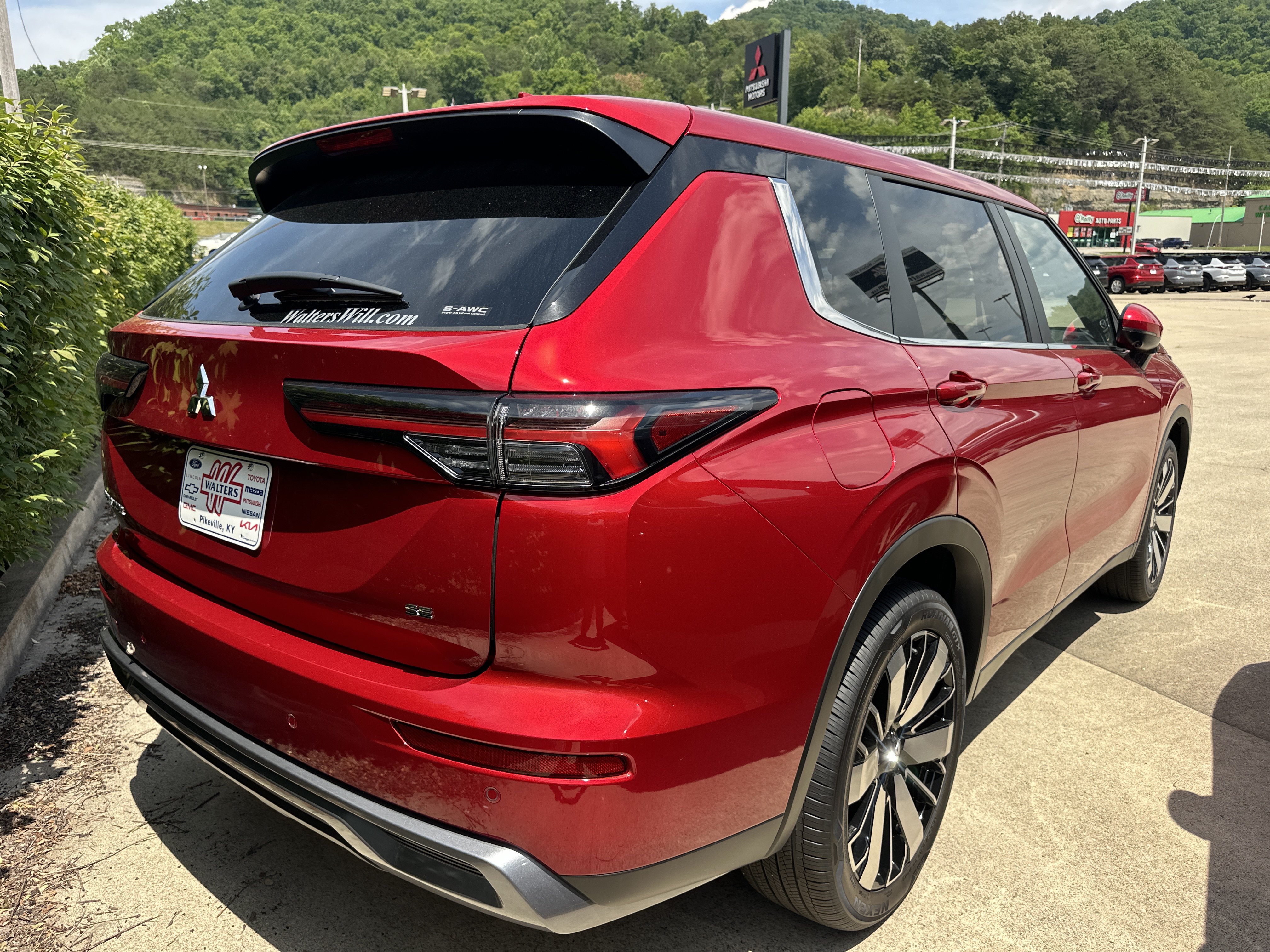 New 2026 Mitsubishi Outlander SE AWD/4WD image 2
