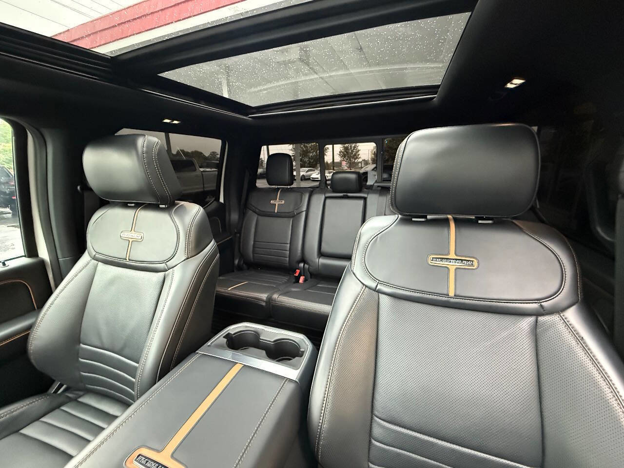 Used 2024 Ford F350 Platinum w/ FX4 Off-Road Package image 34
