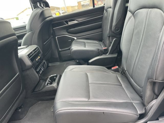 Used 2023 Jeep Wagoneer L Series II w/ Premium Group I AWD/4WD image 23
