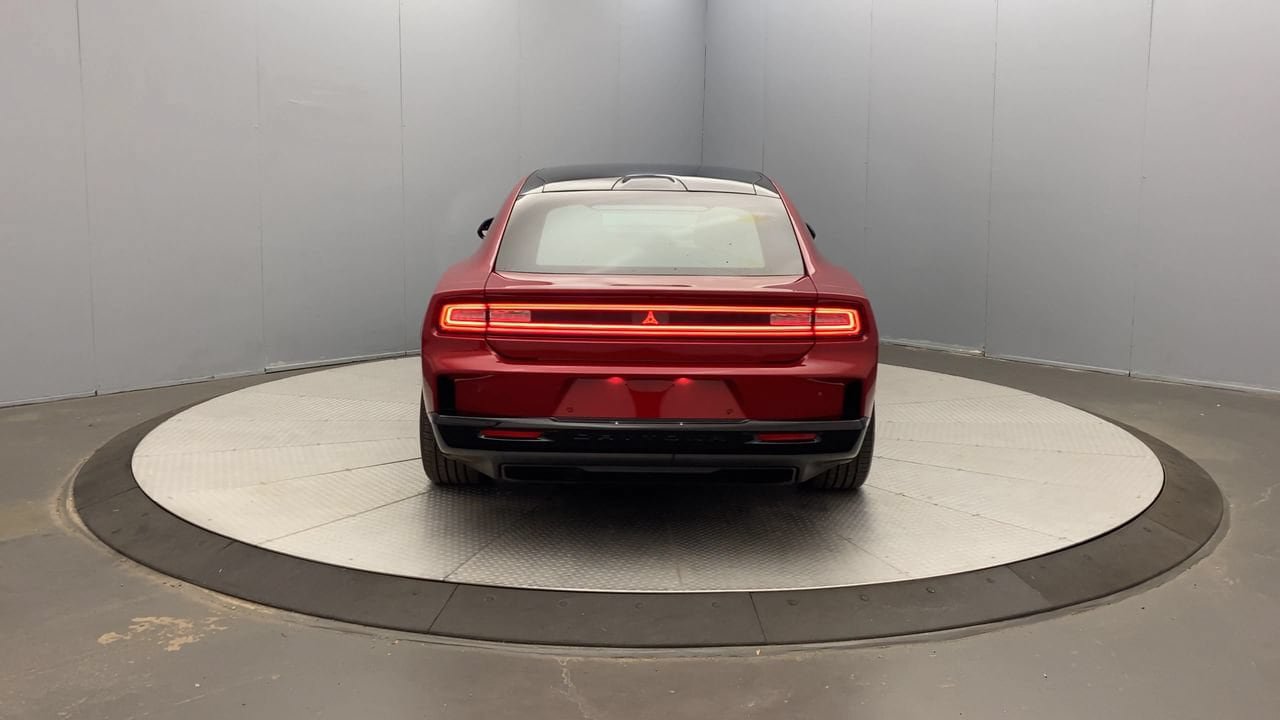 Used 2024 Dodge Charger Daytona R/T w/ Plus Group AWD/4WD image 4