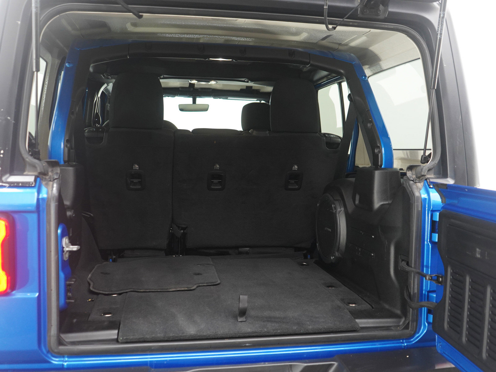 Used 2022 Jeep Wrangler Unlimited Sahara w/ Dual Top Group AWD/4WD image 16