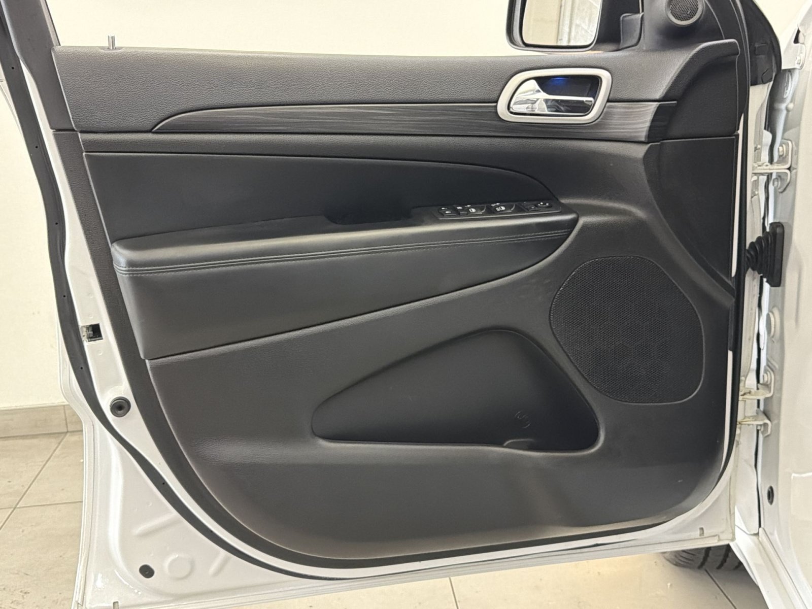 Used 2020 Jeep Grand Cherokee Altitude RWD image 38