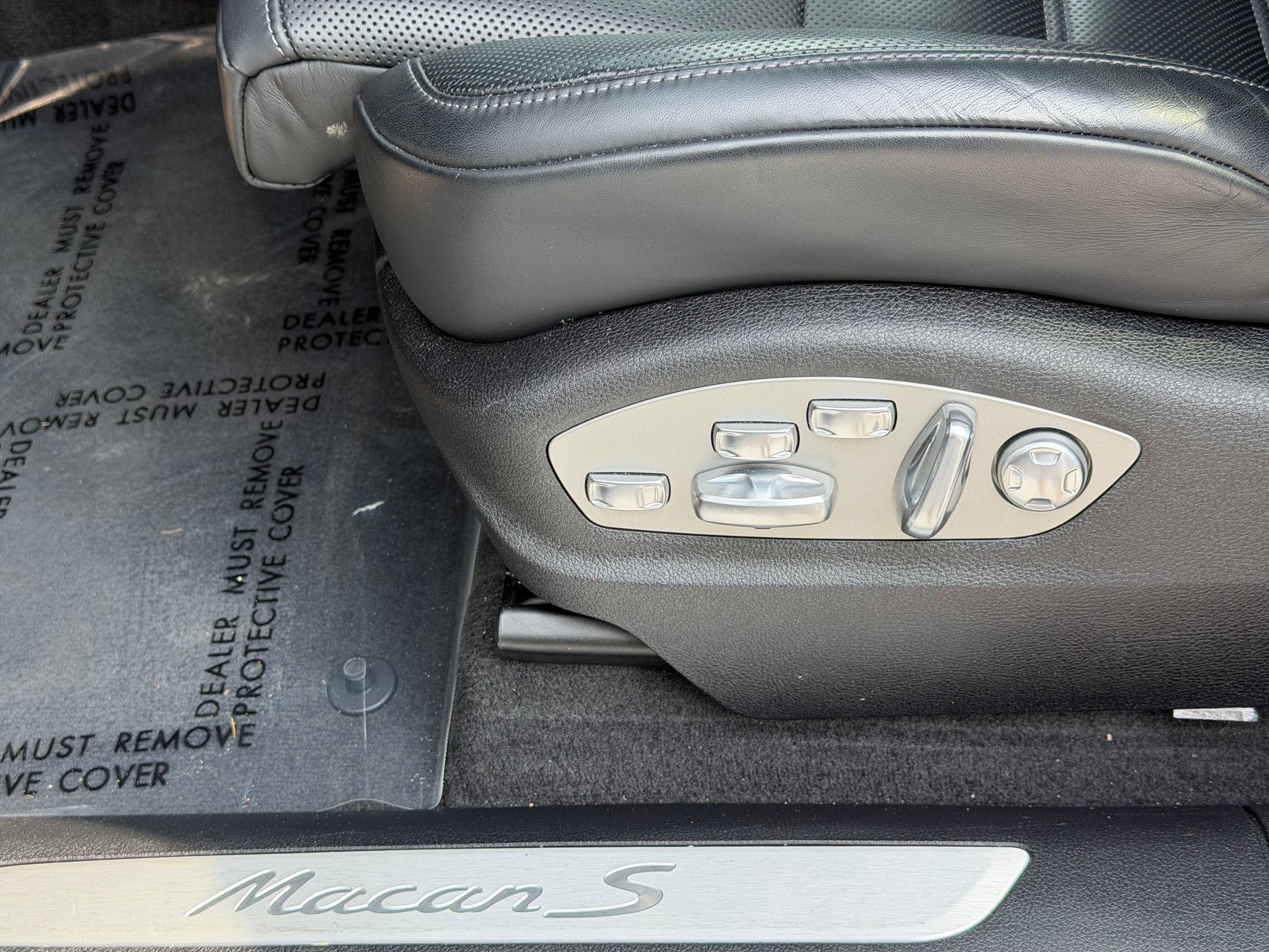 Certified 2024 Porsche Macan S AWD/4WD image 14