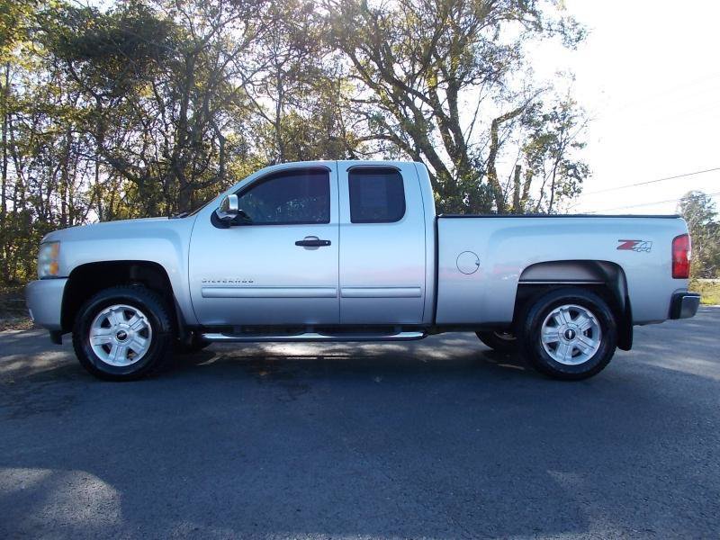 Used 2011 Chevrolet Silverado 1500 LT w/ All-Star Edition AWD/4WD image 2
