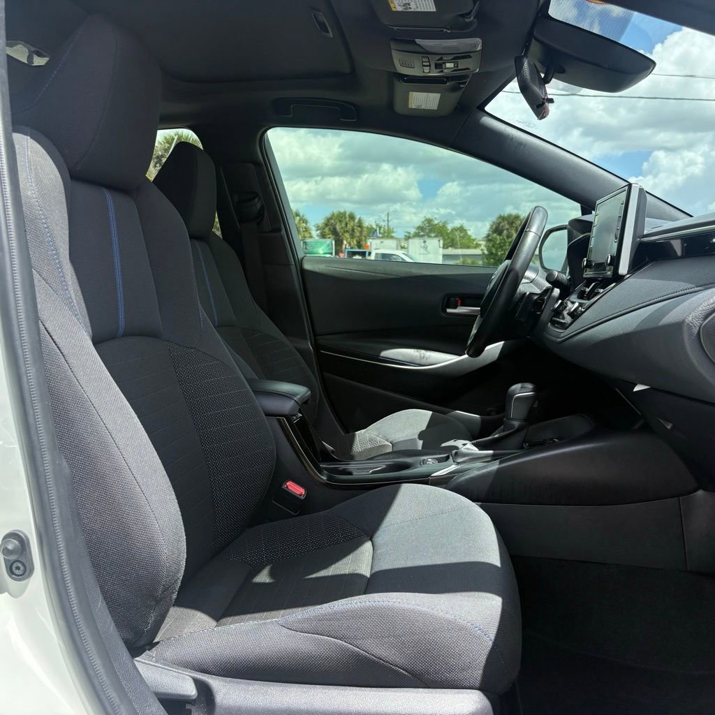 Used 2021 Toyota Corolla SE w/ SE Premium Package image 16