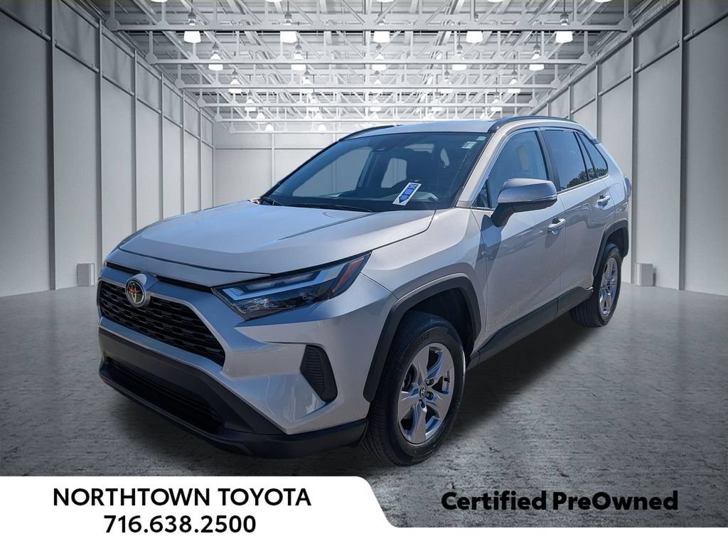 Used 2025 Toyota RAV4 XLE AWD/4WD image 1