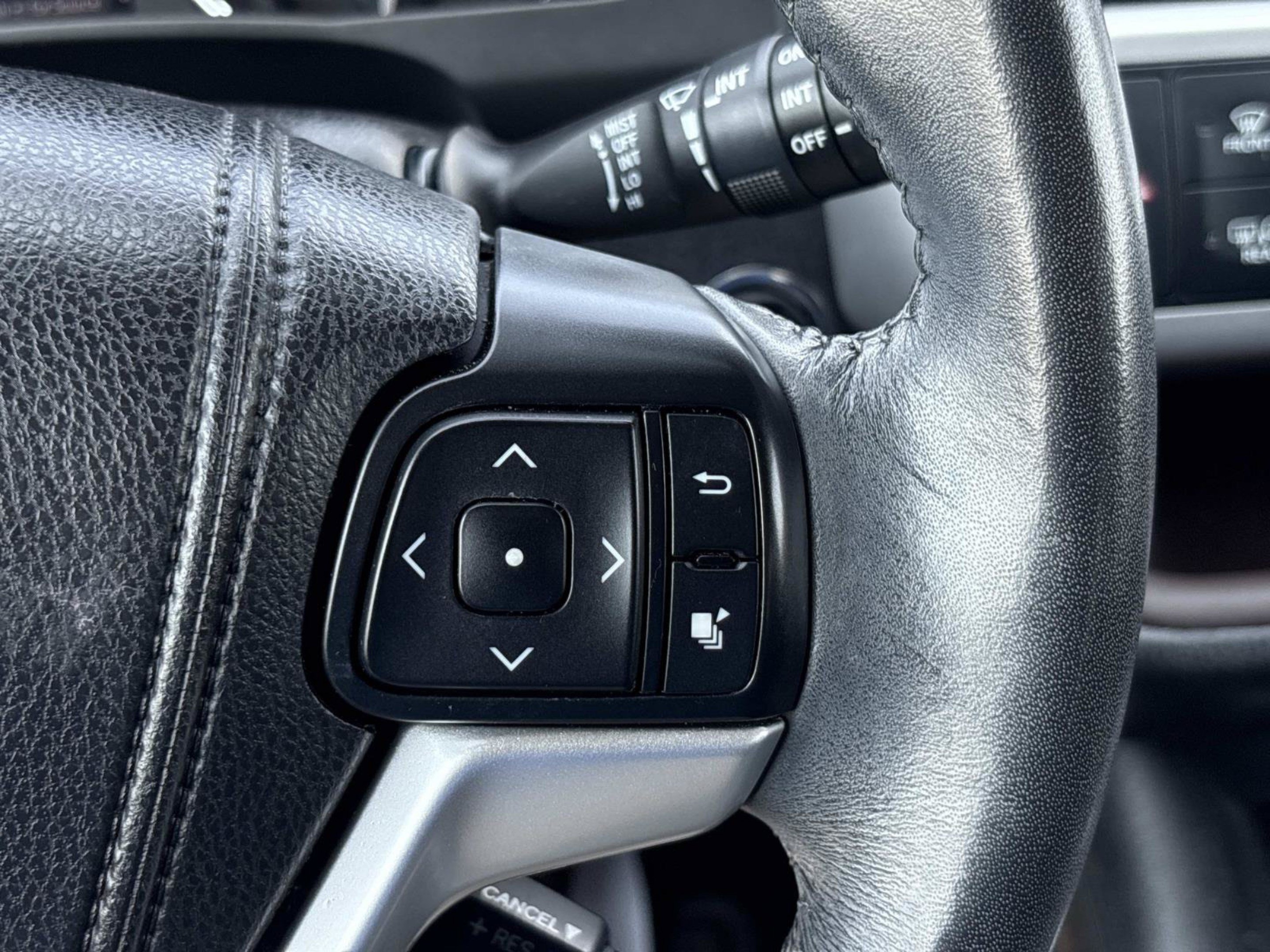 Used 2015 Toyota Highlander XLE AWD/4WD image 29