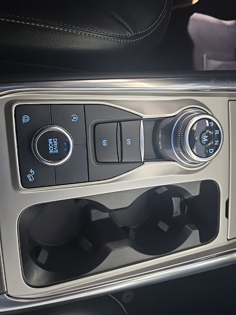 Used 2020 Ford Explorer XLT w/ Equipment Group 202A image 24