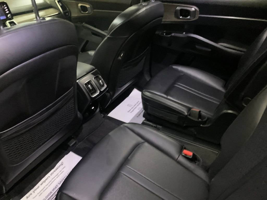 Used 2023 Kia Sorento EX w/ Panoramic Sunroof Package FWD image 14