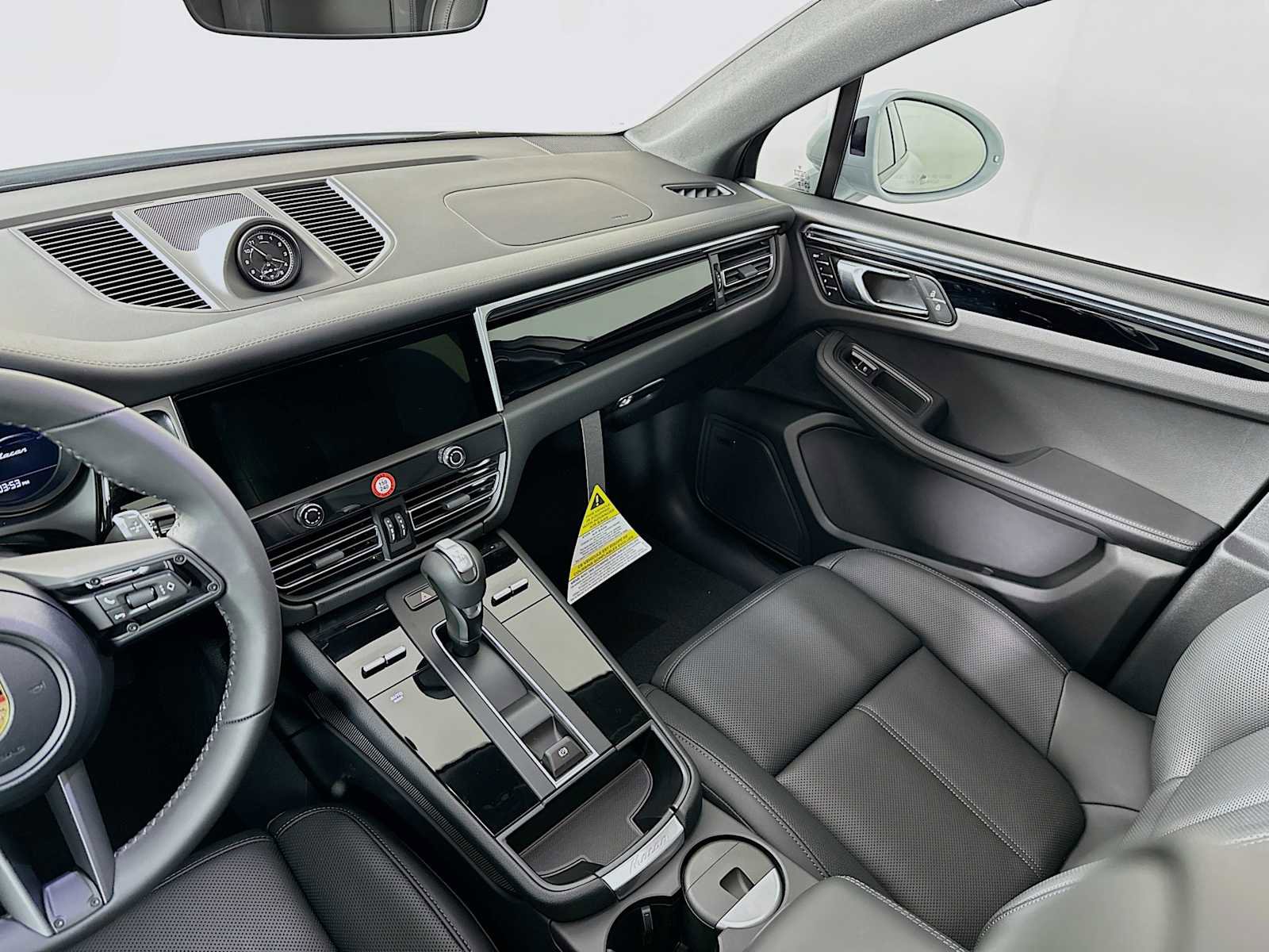 New 2026 Porsche Macan image 24