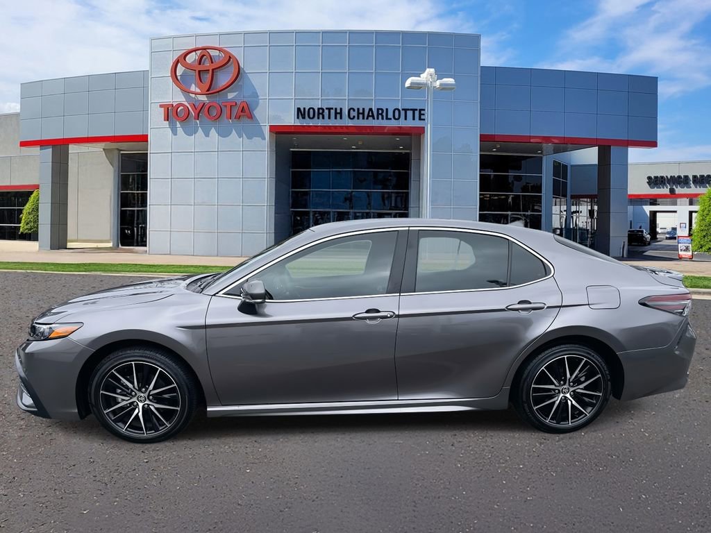 Used 2024 Toyota Camry SE image 7