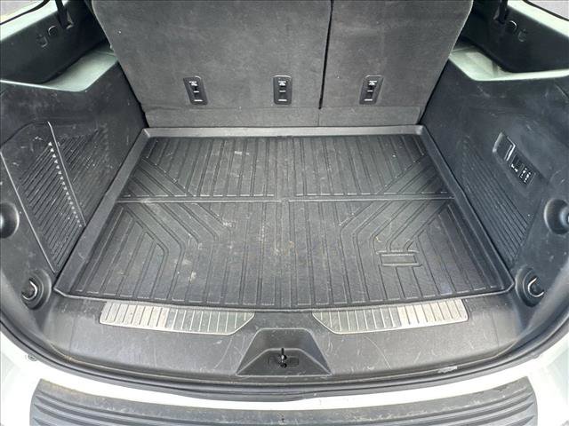 Used 2023 Chevrolet Suburban Premier RWD image 6