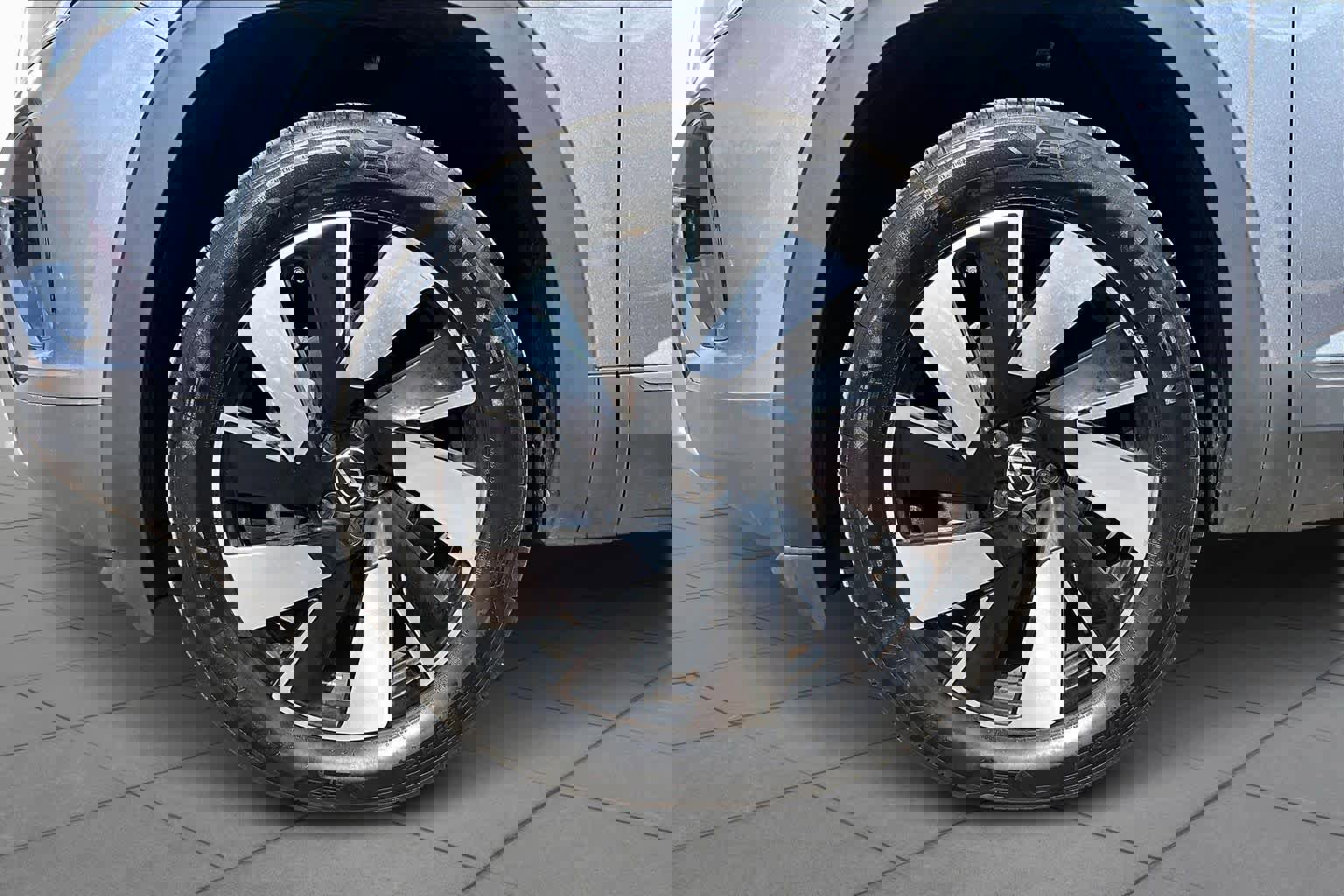 Used 2025 Volkswagen Atlas Cross Sport SE image 10