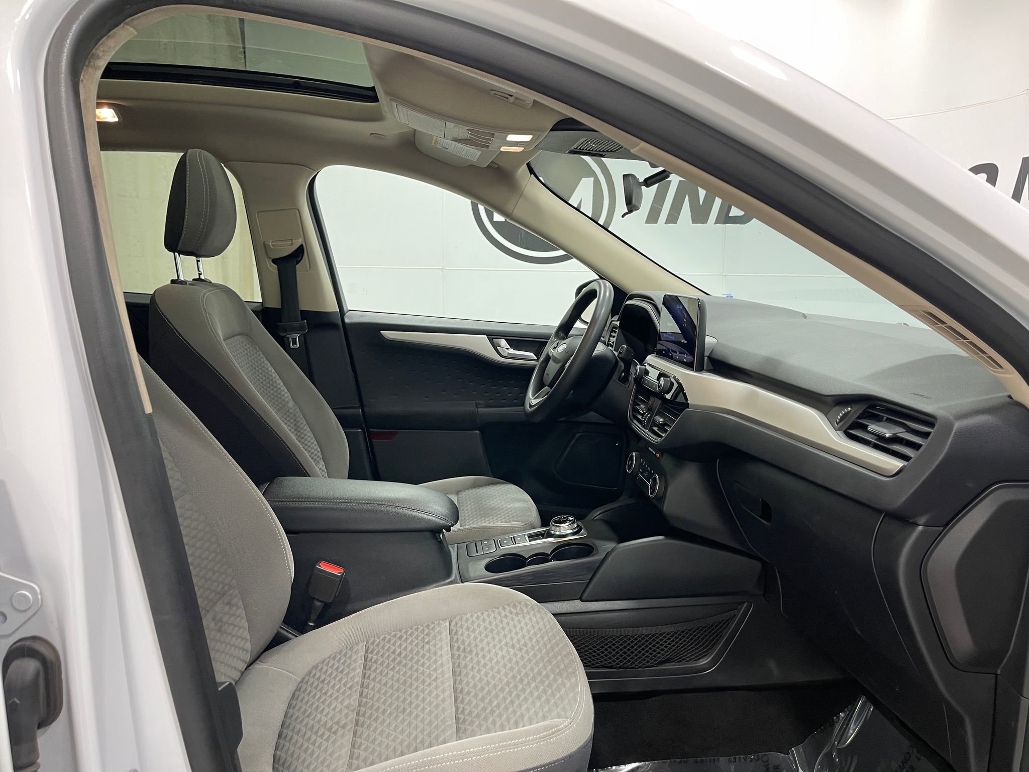 Used 2020 Ford Escape SE image 31