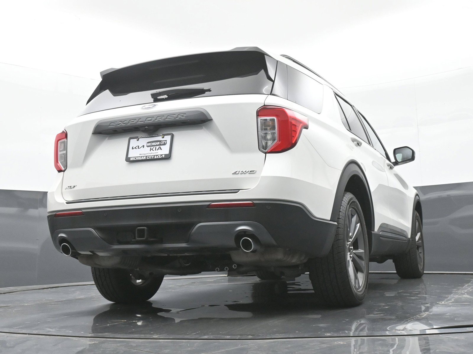 Used 2023 Ford Explorer XLT w/ Equipment Group 202A AWD/4WD image 40