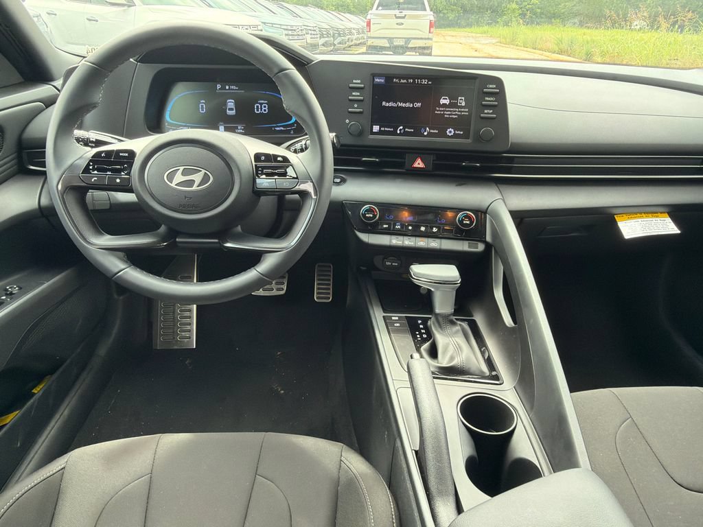 Certified 2025 Hyundai Elantra Sport FWD image 19