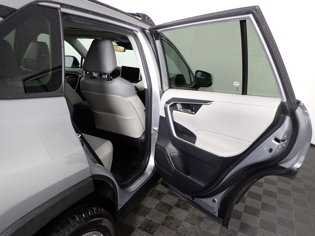 Used 2023 Toyota RAV4 XLE Premium image 41