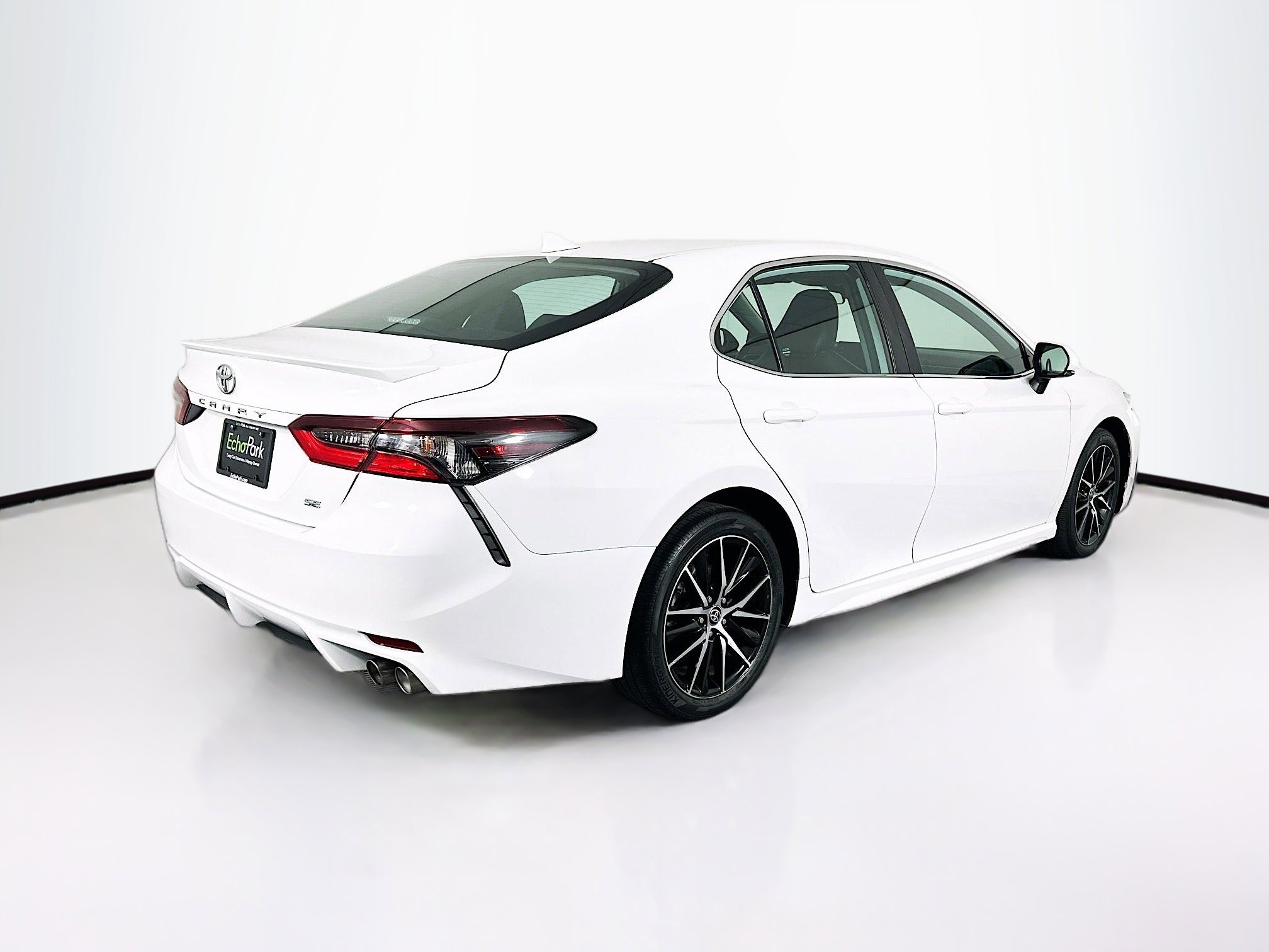 Used 2023 Toyota Camry SE image 9