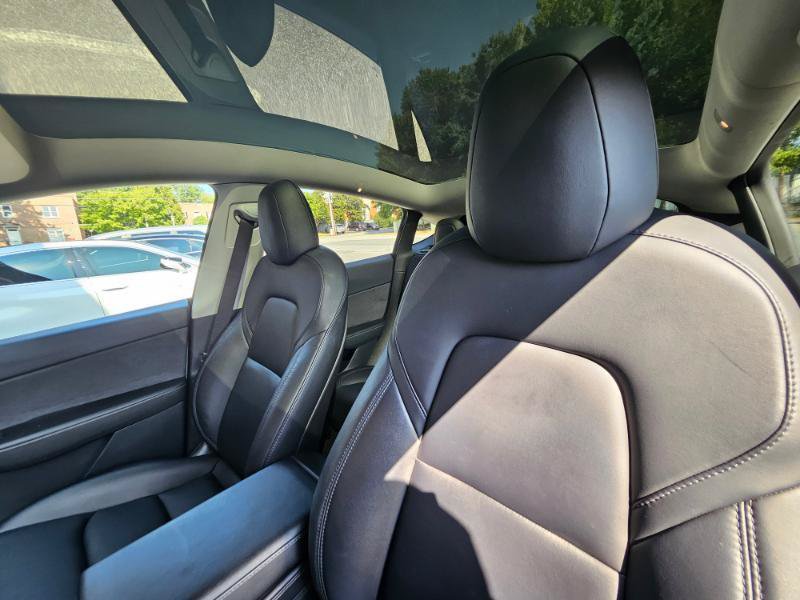 Used 2022 Tesla Model Y Long Range AWD/4WD image 39