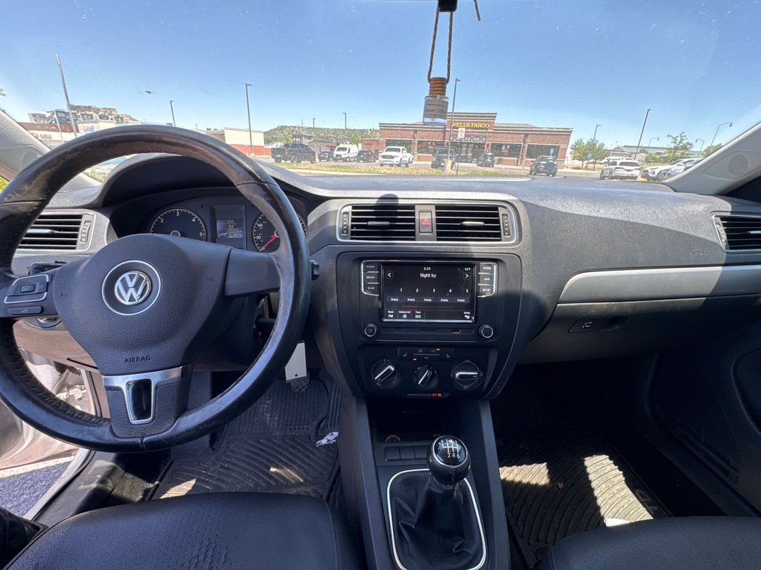 Used 2011 Volkswagen Jetta TDI FWD image 11