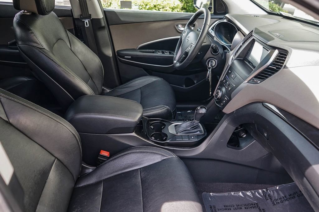 Used 2014 Hyundai Santa Fe GLS image 15