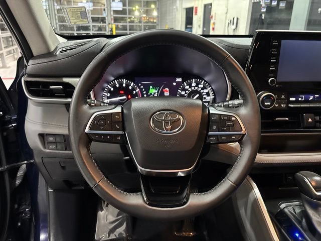 Used 2020 Toyota Highlander XLE AWD/4WD image 15