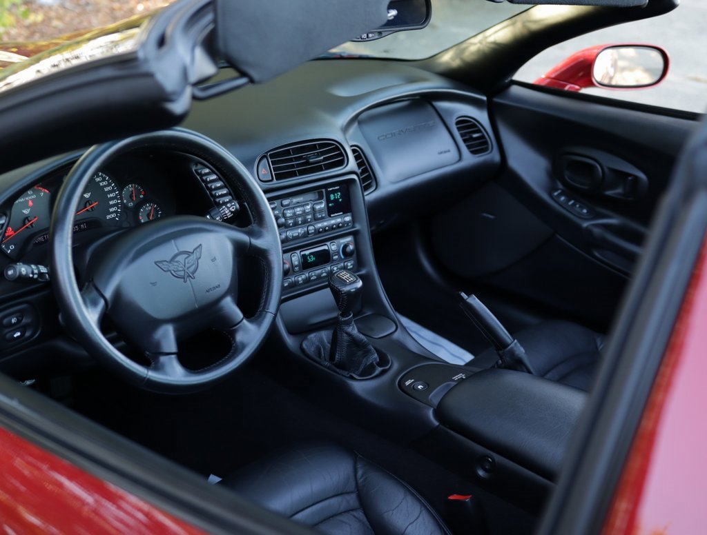 Used 2002 Chevrolet Corvette Coupe w/ Preferred Equipment Group2 image 19