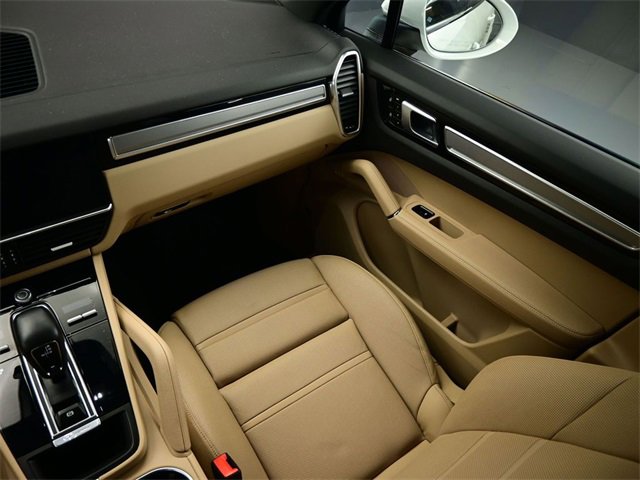 Used 2023 Porsche Cayenne S Platinum w/ Assistance Package image 10
