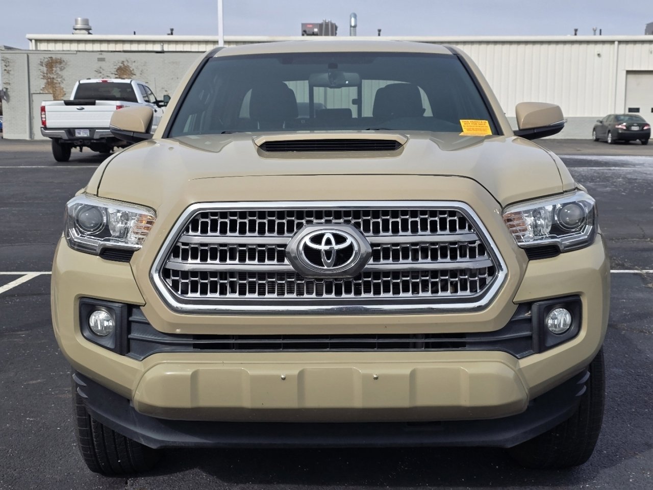 Used 2016 Toyota Tacoma TRD Sport w/ Towing Package image 2
