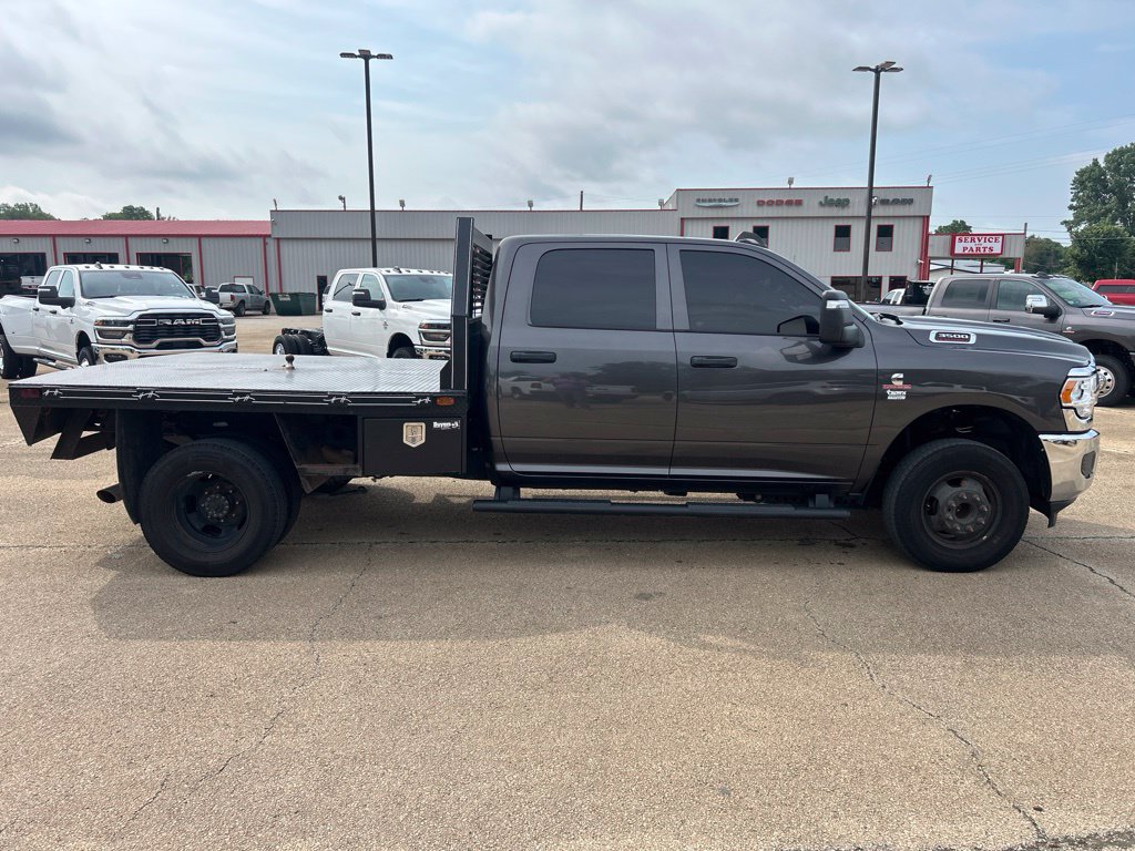 Used 2024 RAM 3500 Tradesman w/ Chrome Appearance Group AWD/4WD image 4