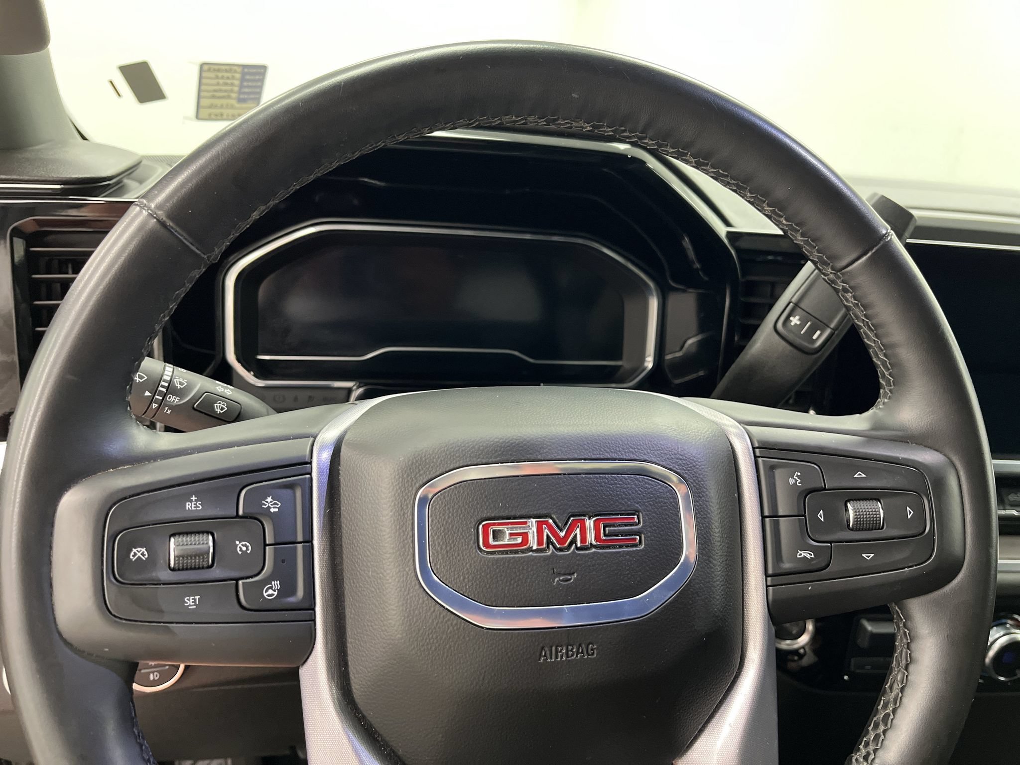 Used 2025 GMC Sierra 1500 SLT RWD image 11