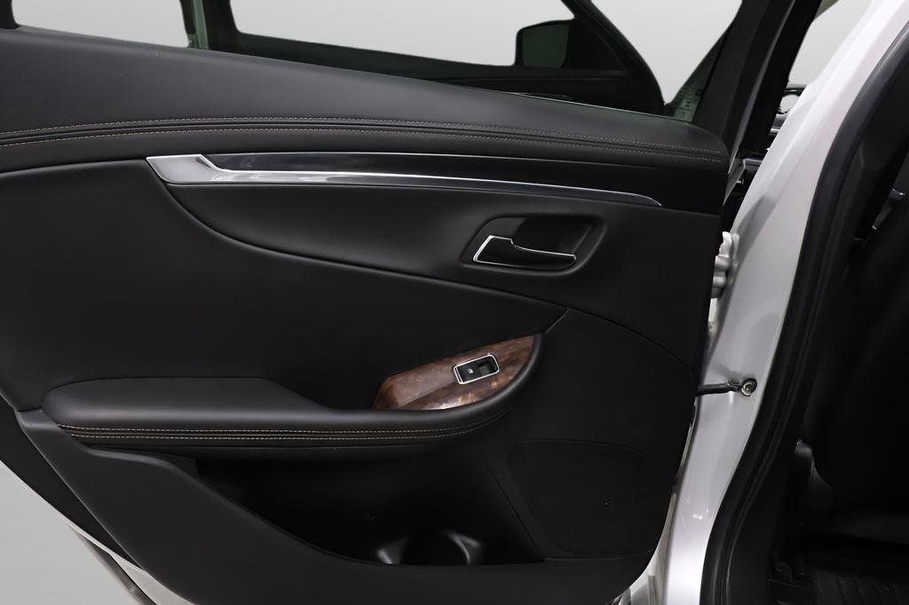 Used 2015 Chevrolet Impala LT FWD image 22