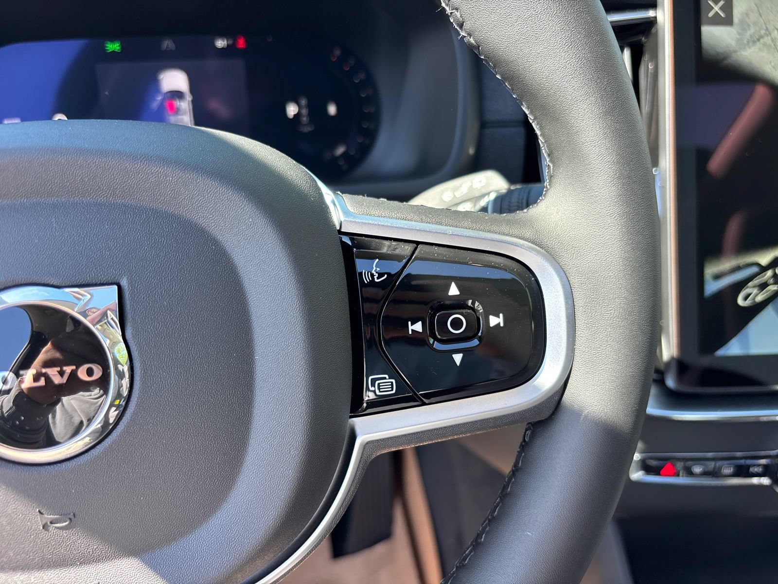 New 2026 Volvo XC90 B6 Ultra w/ Protection Package Premier AWD/4WD image 18